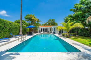 6 Bedrooms Oasis Treat with Oversized Pool, 9 minutes to the Beach